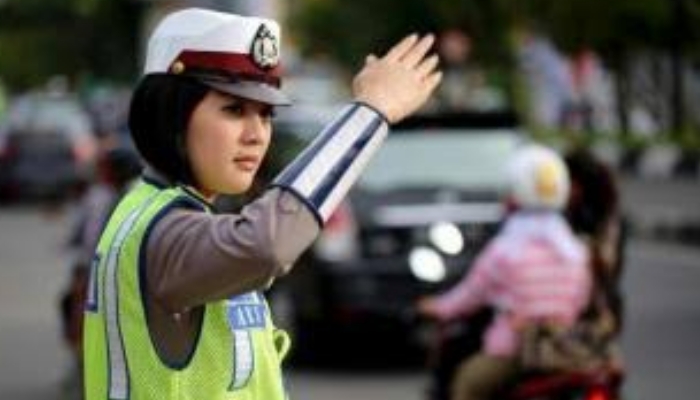 Kampanye Keselamatan Masuk Pondok Pesantren Hingga Jadi Inspektur Upacara di Sekolah