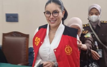 Duhh! Nikita Tambah Panjang Daftar Tingkah Nyentrik Selama Sidang Pemerasan dan TPPU