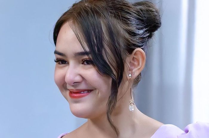 Amanda Manopo dalam Balutan Gaun yang Anggun dan Memikat