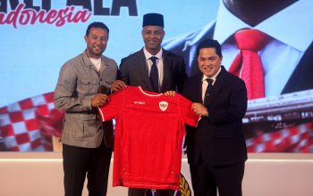 Dipecat PSSI, Kluivert Dikaitkan Latih Ajax Amsterdam