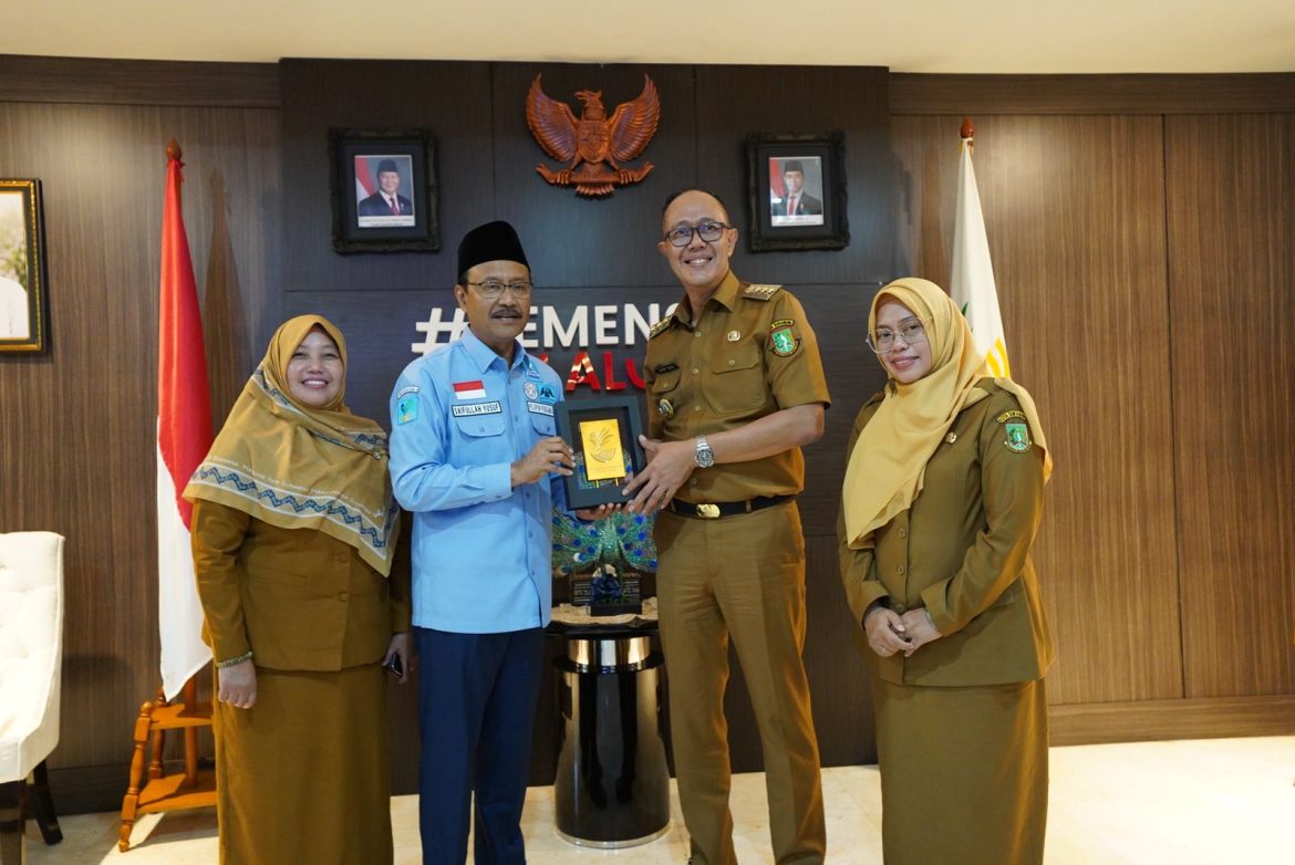 Wali Kota Sukabumi Ayep Zaki Bareng Mensos Bahas Kolaborasi Pengentasan Kemiskinan dan Sekolah Rakyat