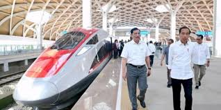 Luhut Dikritik soal ungkapan Kereta Cepat China "Busuk" Sejak Awal