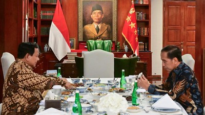 Pertemuan Jokowi dengan Prabowo Diduga Bahas Ijazah Palsu