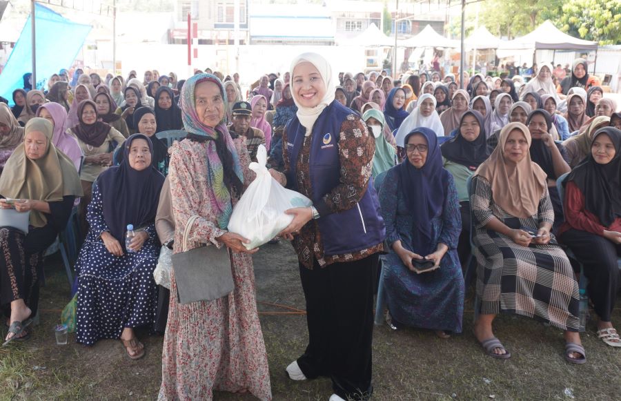 Ekonomi Sulit, Ratih Singkarru Gelar Pasar Murah di Polewali Mandar