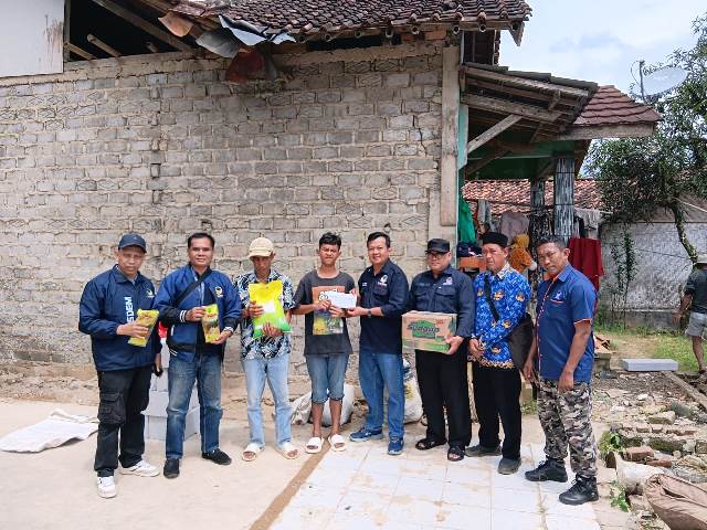 Instruksi Ayep Zaki, NasDem Sukabumi Turun Langsung Bantu Warga Kampung Cihonje