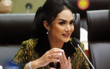 Krisdayanti Bicara soal Kuliah dan Terjun ke Politik