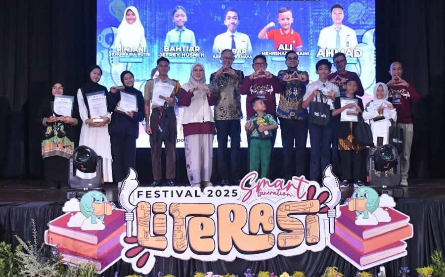 Ayep Zaki Buka Festival Literasi 2025 “Smart Generation”