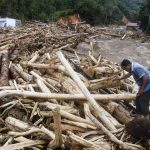Prabowo Beri Wejangan ke Masyarakat di Posko Pengungsian Kawasan Jembatan Aceh Tamiang