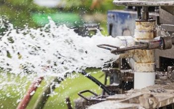 Lumpur Tebal, Enam Titik Bor Berhasil Keluarkan Air Bersih di Lokasi Bencana