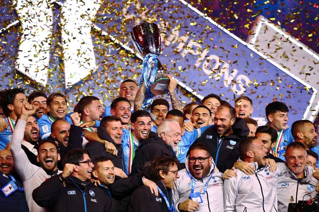 Dua Gol Neres Bawa Napoli Juarai Piala Super Italia