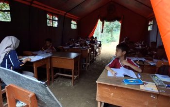 Tenda Darurat Jadi Kelas Pendukung Proses Pembelajaran bagi Korban Bencana