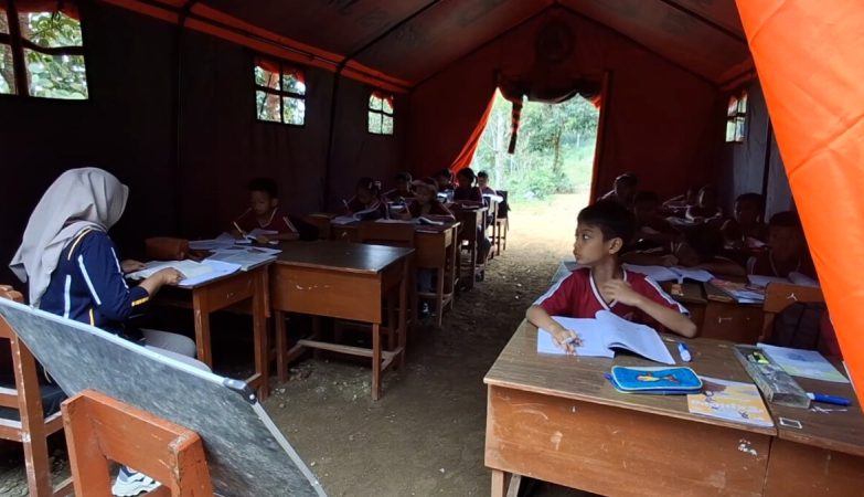 Tenda Darurat Jadi Kelas Pendukung Proses Pembelajaran bagi Korban Bencana