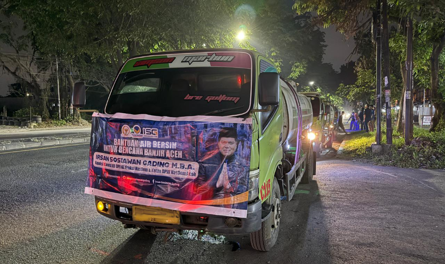 Irsan Sosiawan Kirim 5 Truk Air Bersih dan 5 Ton Sembako ke Aceh Tamiang