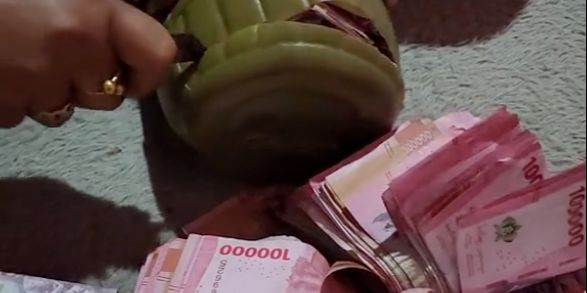 Kemampuan Masyarakat untuk Simpan Dana Terus Tergerus