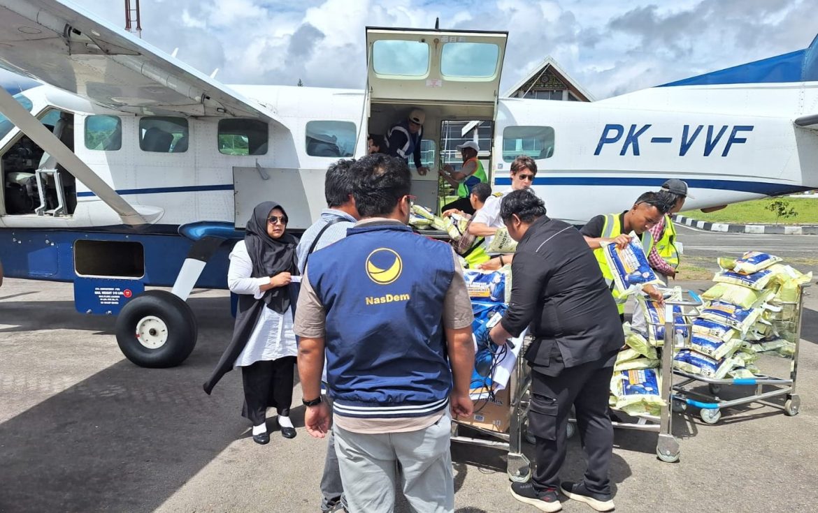 Jangkau Wilayah Terisolasi, Irsan Sosiawan Gading Sewa Pesawat Cessna Beri Bantuan