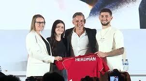 Pimin Timnas Senior dan U-23, Herdman Ditunggu Jadwal Padat