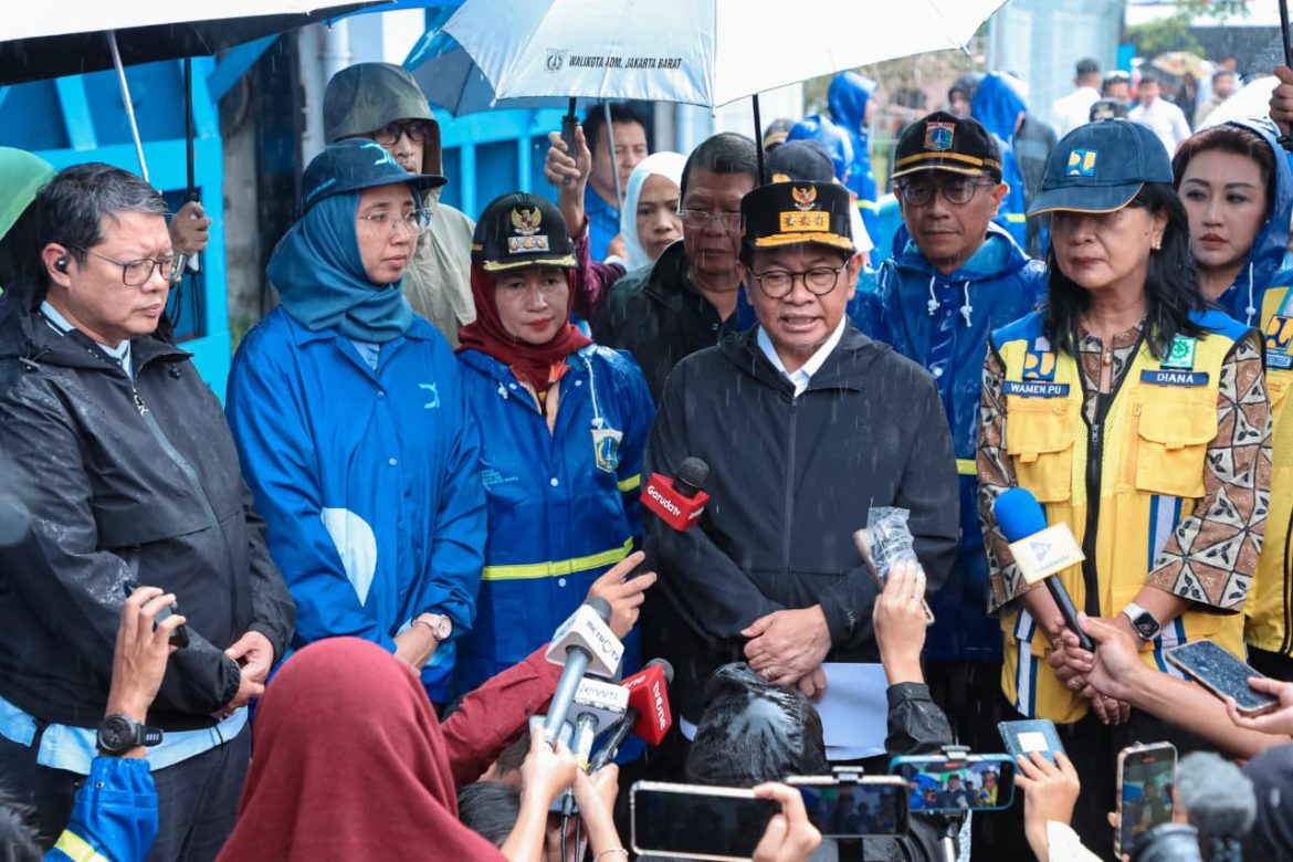 Gubernur Pramono Optimistis Banjir Jakarta Barat Segera Surut