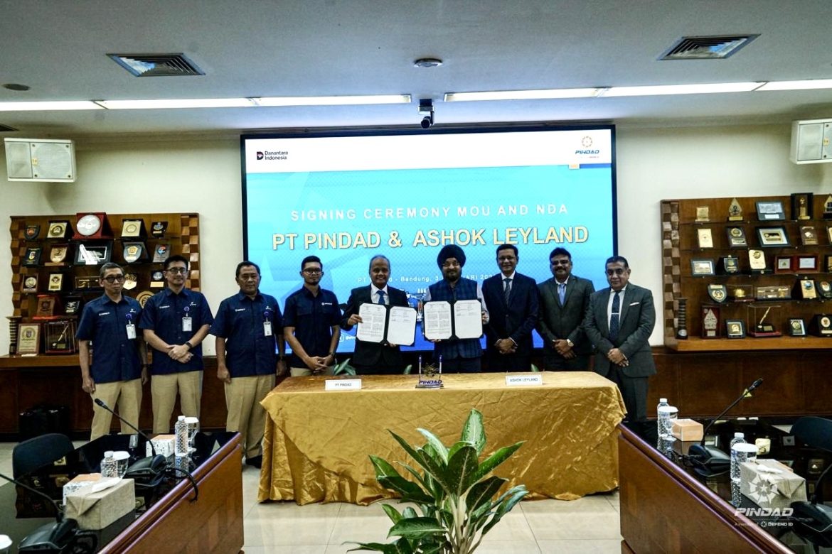 Ashok Leyland dan PT Pindad, MoU Pengembangan Bersama Bus Listrik dan Kendaraan Pertahanan Indonesia