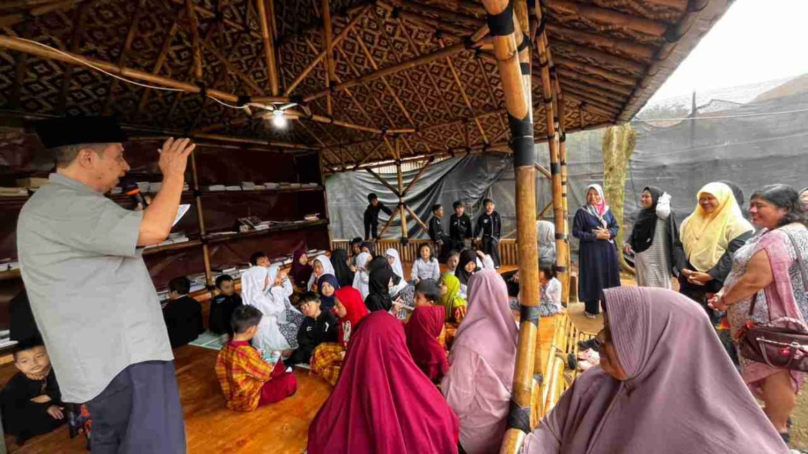 Hino CSR Bangun Saung Baca, Perkuat Literasi dan Pemberdayaan Desa