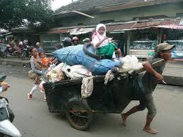 Satpol PP Gabungan Patroli Berkala Tertibkan SOTR Hingga "Manusia Gerobak"