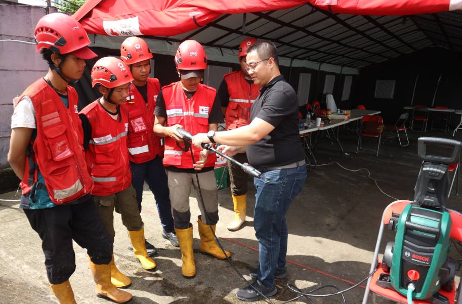 PMI Manfaatkan Dukungan Teknologi Bosch Urai Sisa Material Banjir