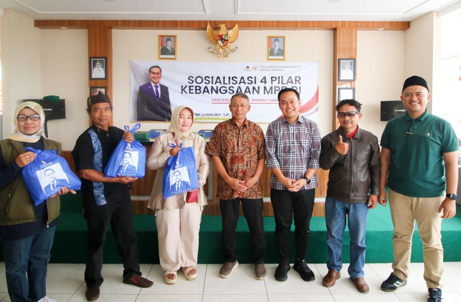Ujang Bey Kawal Rutilahu Di Sumedang agar Bantuan Dirasakan Masyarakat